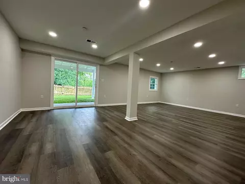 Living - 43997 Needmore Ct, Ashburn, VA 20147 photo 4 of 15