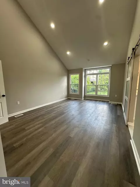 Living - 43997 Needmore Ct, Ashburn, VA 20147 photo 15 of 15