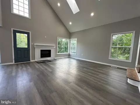 Living - 43997 Needmore Ct, Ashburn, VA 20147 photo 14 of 15
