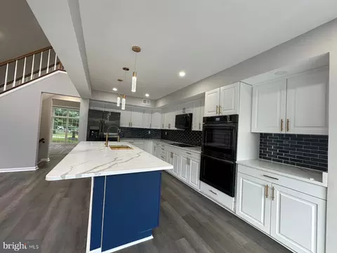 Kitchen - 43997 Needmore Ct, Ashburn, VA 20147 photo 3 of 5