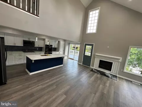 Living - 43997 Needmore Ct, Ashburn, VA 20147 photo 12 of 15