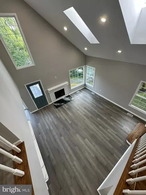 Living - 43997 Needmore Ct, Ashburn, VA 20147 photo 11 of 15