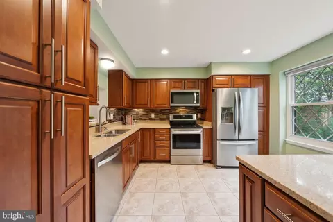 33 Lyndhurst Ct, Sterling, VA 20165 photo 8