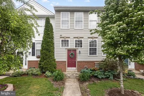 35869 Devon Park Sq, Round Hill, VA 20141