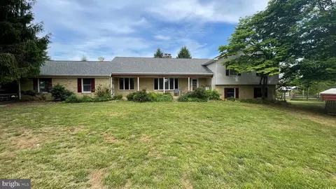 19240 Walsh Farm Ln, Bluemont, VA 20135