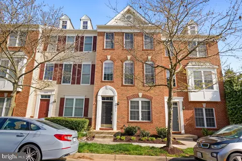 42812 Smallwood Ter, Chantilly, VA 20152