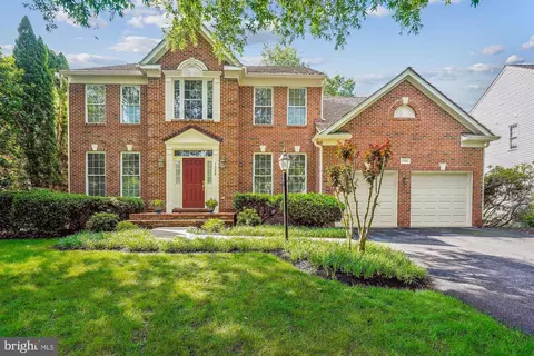 1326 Moore Pl SW, Leesburg, VA 20175