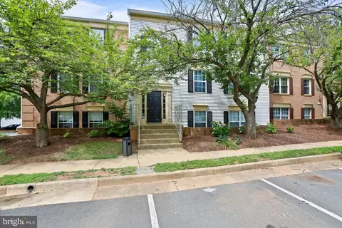 1117 Huntmaster Ter NE #302, Leesburg, VA 20176