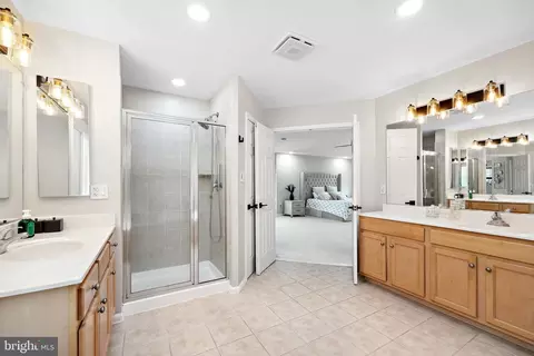 Bath - 45932 Pullman Ct, Sterling, VA 20164 photo 2 of 5