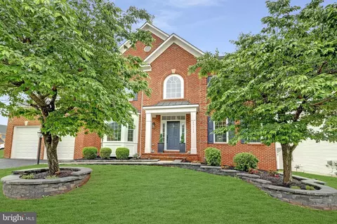 Exterior - 45932 Pullman Ct, Sterling, VA 20164 photo 7 of 8