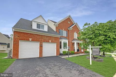 Exterior - 45932 Pullman Ct, Sterling, VA 20164 photo 4 of 8