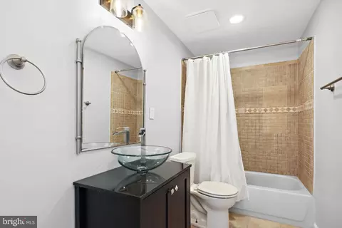 Bath - 45932 Pullman Ct, Sterling, VA 20164 photo 5 of 5