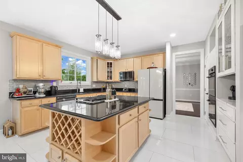 Kitchen - 45932 Pullman Ct, Sterling, VA 20164 photo 2 of 4