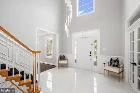 Entry Way - 45932 Pullman Ct, Sterling, VA 20164 photo 2 of 7