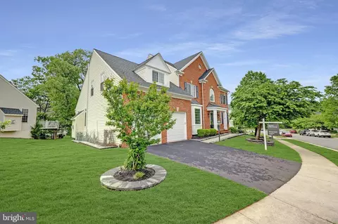 Exterior - 45932 Pullman Ct, Sterling, VA 20164 photo 5 of 8