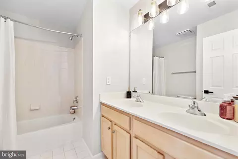 Bath - 45932 Pullman Ct, Sterling, VA 20164 photo 3 of 5