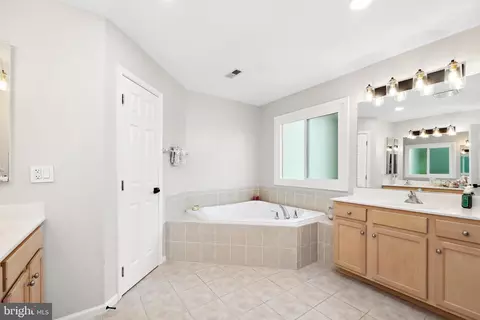 Bath - 45932 Pullman Ct, Sterling, VA 20164 photo 1 of 5