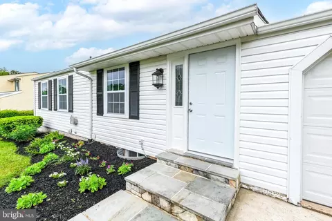1308 E Beech Rd, Sterling, VA 20164 photo 4