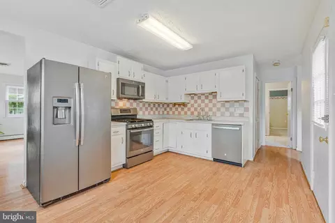 201 E Lynn Ct, Sterling, VA 20164 photo 2