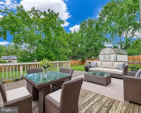 201 E Lynn Ct, Sterling, VA 20164 photo 4