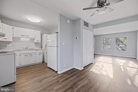 Entry Way - 312 E Cornell Dr, Sterling, VA 20164 photo 3 of 3