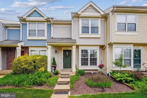 21676 Hazelnut Sq, Sterling, VA 20164