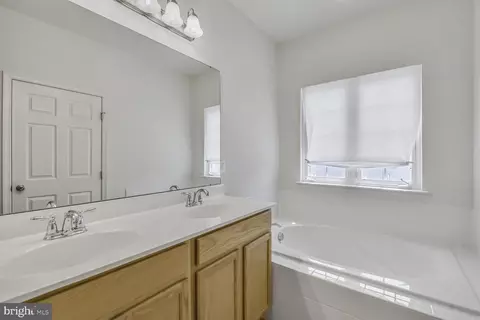 42952 Miltec Ter, Chantilly, VA 20152 photo 22