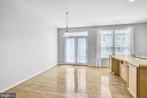 42952 Miltec Ter, Chantilly, VA 20152 photo 8