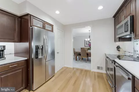 Kitchen - 21119 Deep Furrow Ct, Ashburn, VA 20147 photo 4 of 10