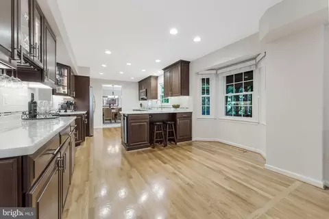 Kitchen - 21119 Deep Furrow Ct, Ashburn, VA 20147 photo 6 of 10