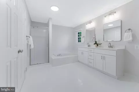 Bath - 21119 Deep Furrow Ct, Ashburn, VA 20147 photo 2 of 6