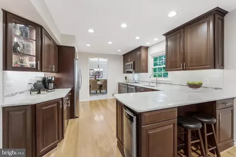 Kitchen - 21119 Deep Furrow Ct, Ashburn, VA 20147 photo 9 of 10
