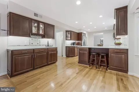 Kitchen - 21119 Deep Furrow Ct, Ashburn, VA 20147 photo 5 of 10