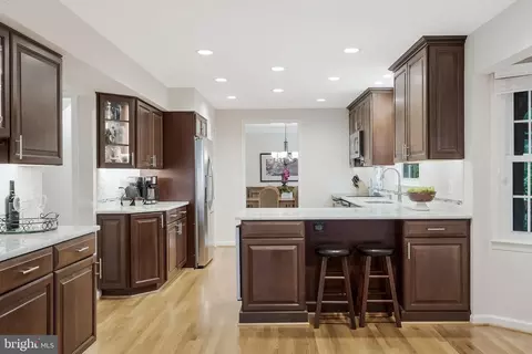 Kitchen - 21119 Deep Furrow Ct, Ashburn, VA 20147 photo 8 of 10