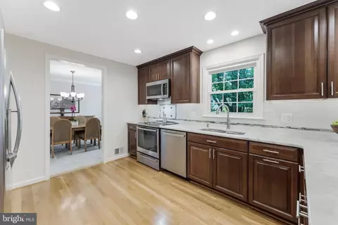 Kitchen - 21119 Deep Furrow Ct, Ashburn, VA 20147 photo 1 of 10