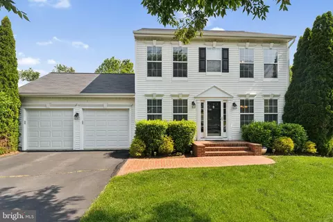 35934 Newberry Crossing Pl, Round Hill, VA 20141