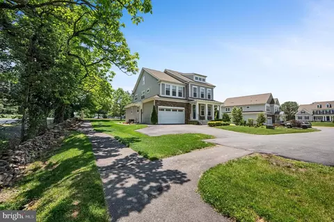 121 S 32nd St, Purcellville, VA 20132