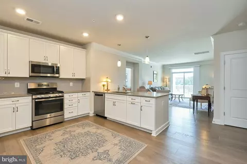 21004 Rocky Knoll Sq #303, Ashburn, VA 20147