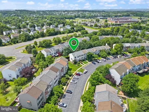 View/Area - 20681 Southwind Ter, Ashburn, VA 20147 photo 3 of 4