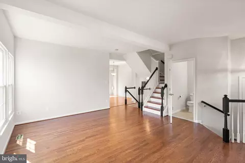 Living - 20681 Southwind Ter, Ashburn, VA 20147 photo 4 of 8