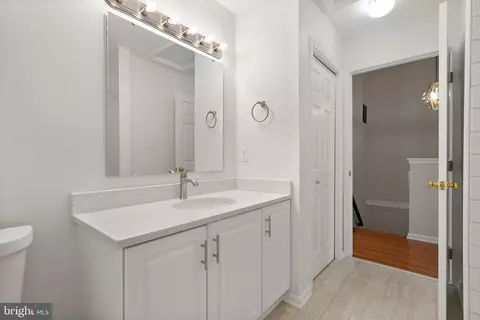 Bath - 20681 Southwind Ter, Ashburn, VA 20147 photo 6 of 6