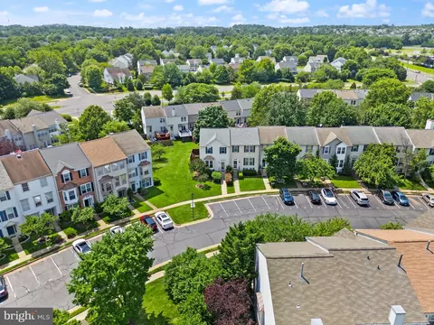 View/Area - 20681 Southwind Ter, Ashburn, VA 20147 photo 2 of 4