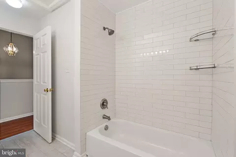 Bath - 20681 Southwind Ter, Ashburn, VA 20147 photo 5 of 6