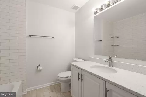 Bath - 20681 Southwind Ter, Ashburn, VA 20147 photo 4 of 6