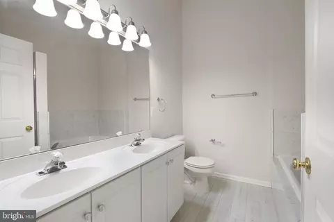 Bath - 20681 Southwind Ter, Ashburn, VA 20147 photo 1 of 6