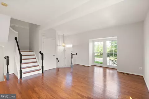 Living - 20681 Southwind Ter, Ashburn, VA 20147 photo 3 of 8