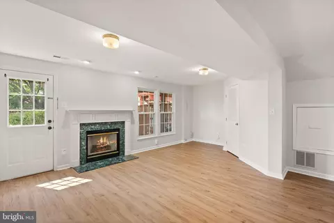 Living - 20681 Southwind Ter, Ashburn, VA 20147 photo 7 of 8