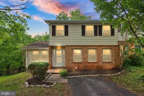 513 Tavenner Ct, Sterling, VA 20164