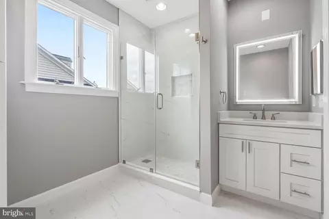 Bath - 22838 Arbor View Dr, Brambleton, VA 20148 photo 4 of 5