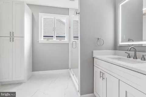 Bath - 22838 Arbor View Dr, Brambleton, VA 20148 photo 3 of 5